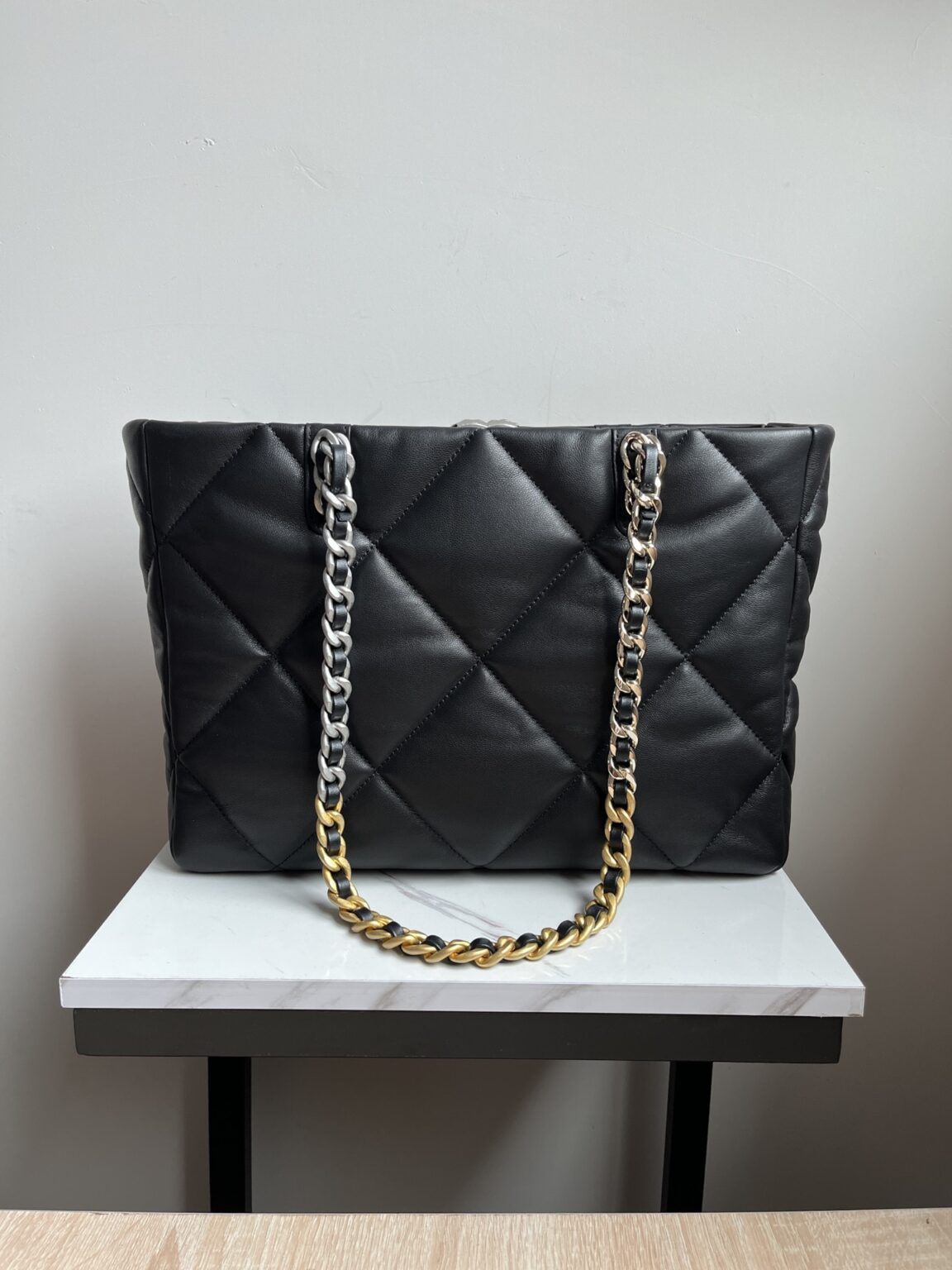 CHANEL 19 SHOPPING BAG 3360 - 画像 (2)