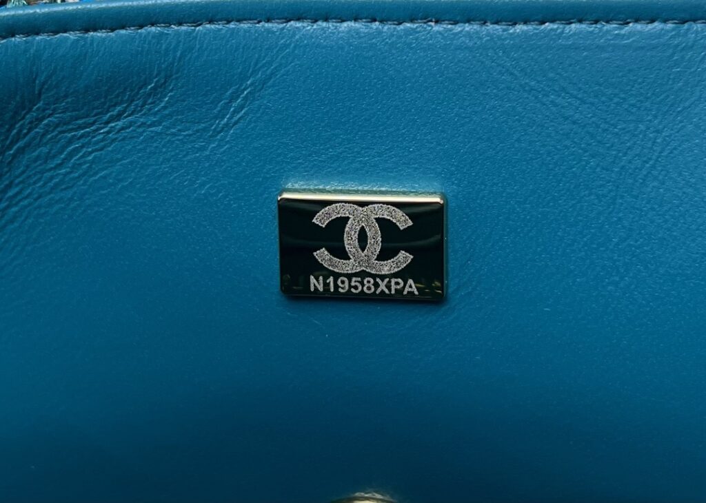 Chanel MINI CLASSIC FLAP BAG 1116 - 画像 (3)