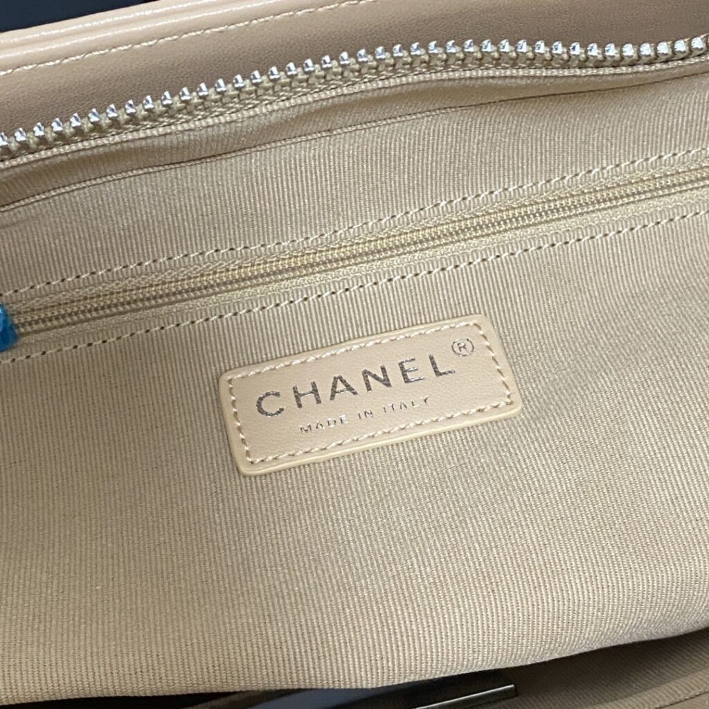 Chanel Calfskin Quilted Ultra Pocket Shopping Tote Navy AS3928 - 画像 (4)