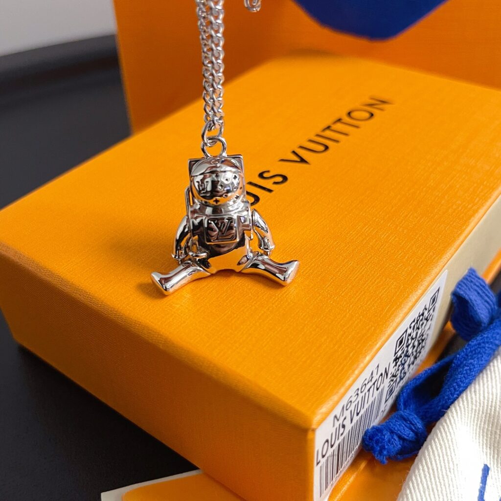 LOUIS VUITTON（ルイヴィトン）宇宙飛行士 ネックレス - 画像 (9)