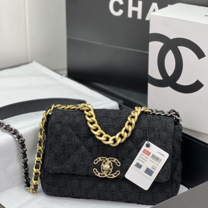 CHANEL 19 HANDBAG AS1161