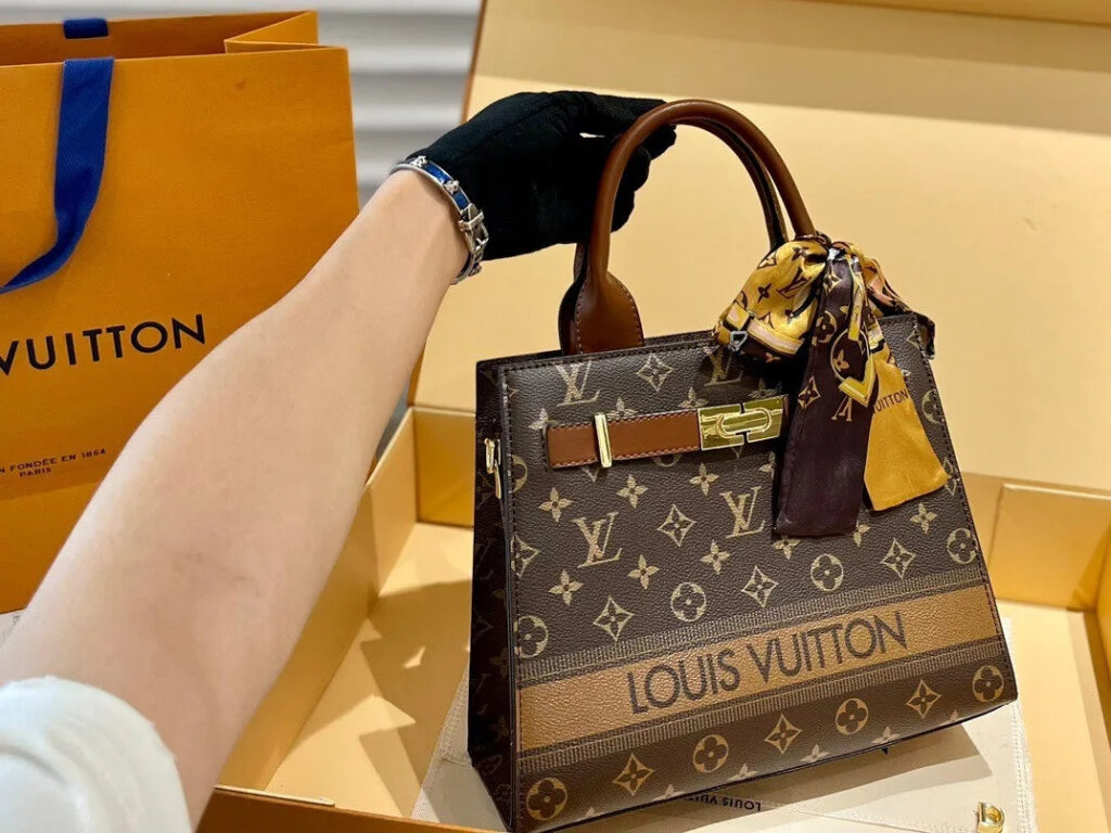 LOUIS VUITTON オンザゴー PM-1 - 画像 (5)