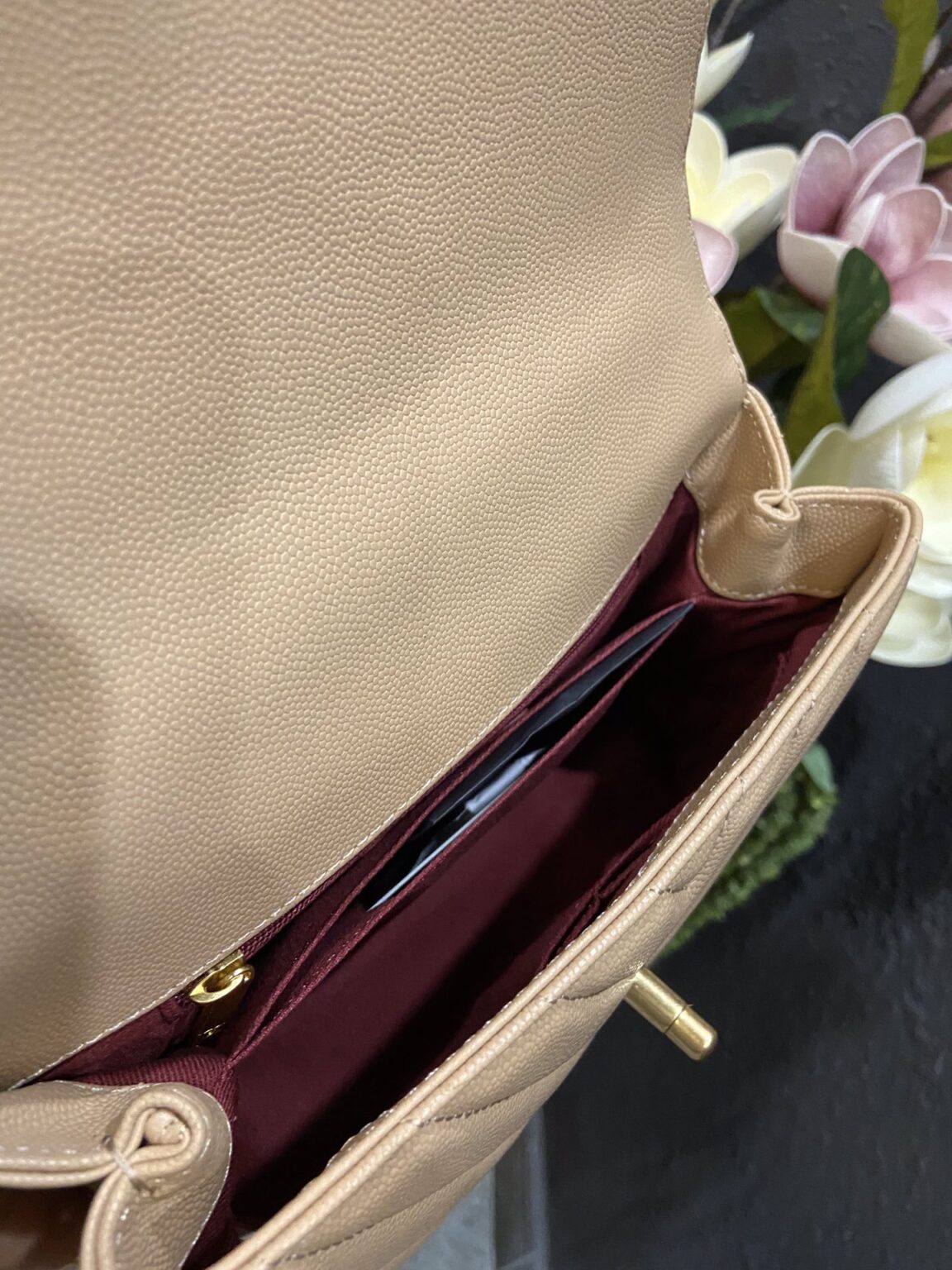 Chanel Cowhide handbag A92990 - 画像 (8)