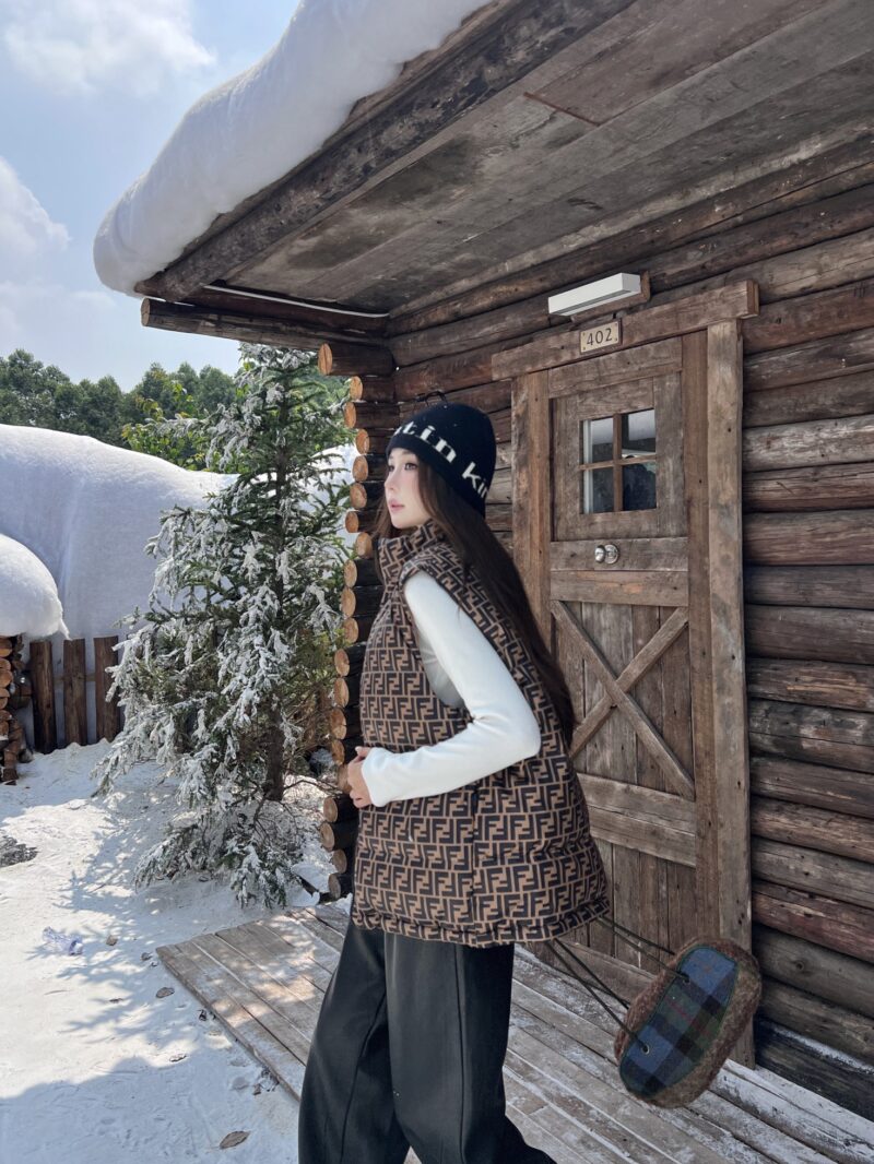 FENDI ダウンベスト SS96781 - 画像 (13)