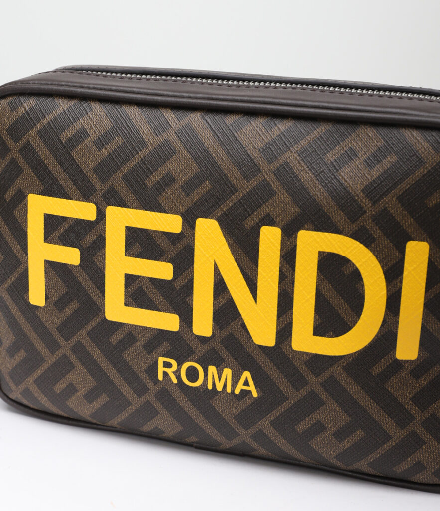 FENDI ブラウンFFファブリック バッグ カメラケース - 画像 (4)