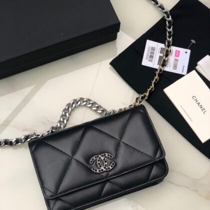 CHANEL 19 WALLET ON CHAIN 0957