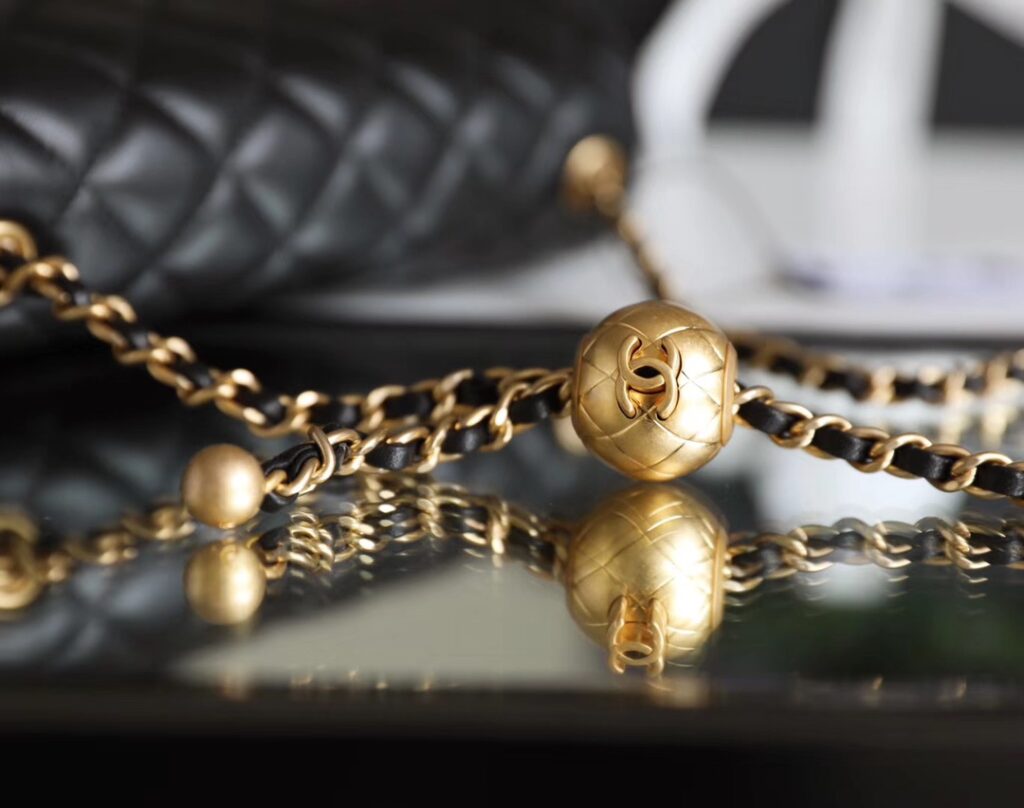 Chanel classic flap mini with golden ball - 画像 (5)