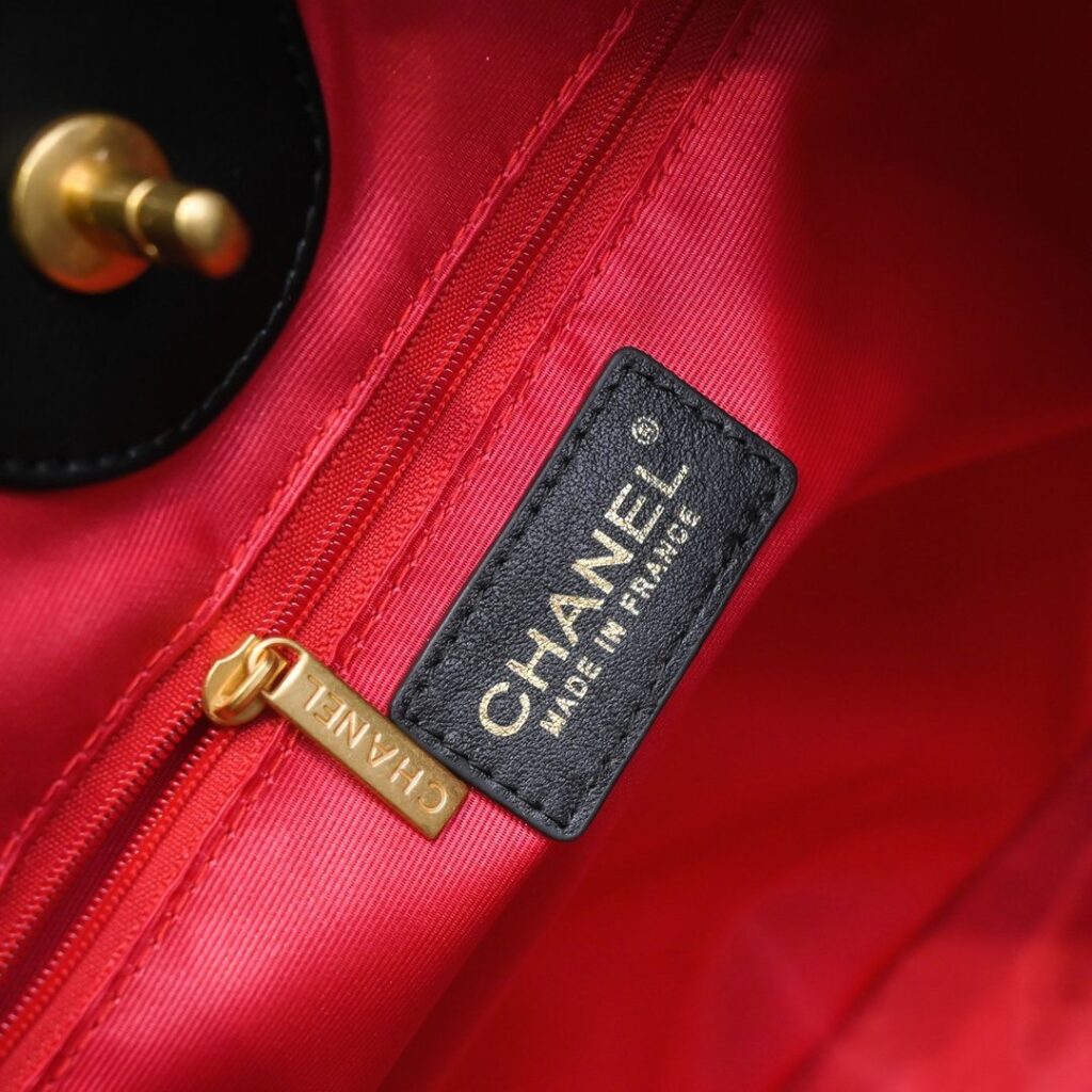 【Chanel 】【シャネル】ショルダーバッグ & クロスボディバッグ 28x29x7 cm - 画像 (9)