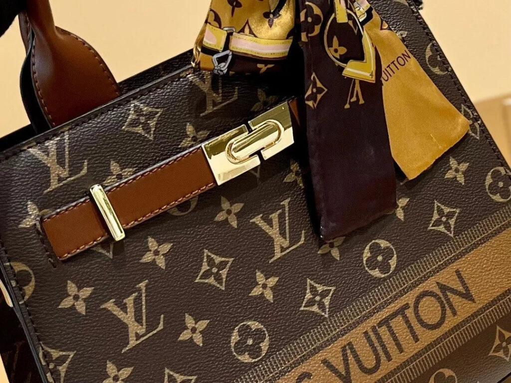 LOUIS VUITTON オンザゴー PM-1 - 画像 (9)