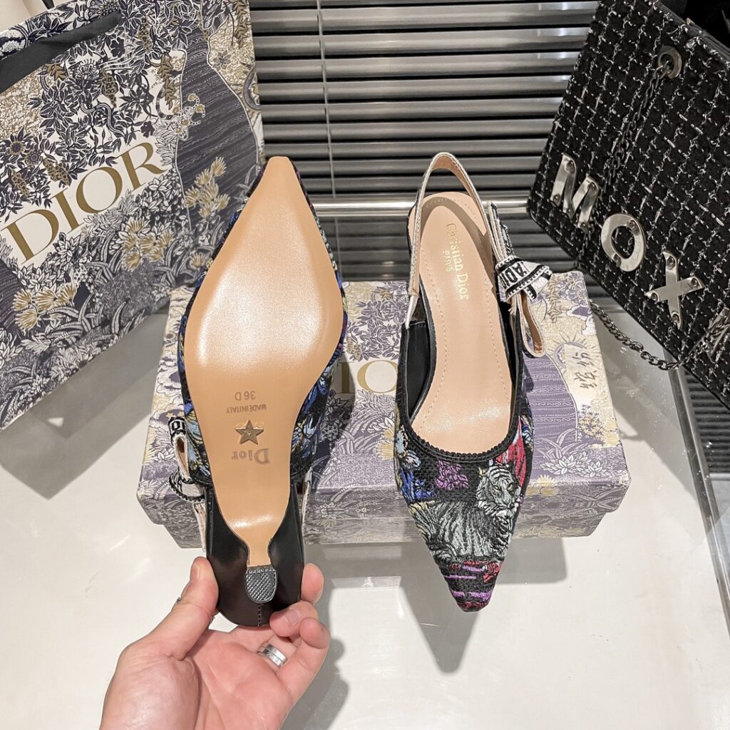 DIOR 新作刺繍ハイヒール 09zm 95759 - 画像 (3)
