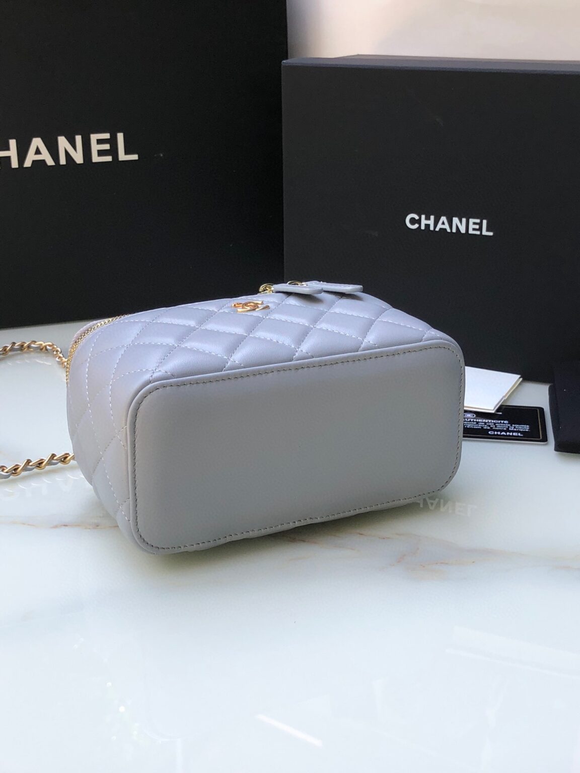 Chanel Classic Vanity 22C Bag with Chain AP2303 - 画像 (5)
