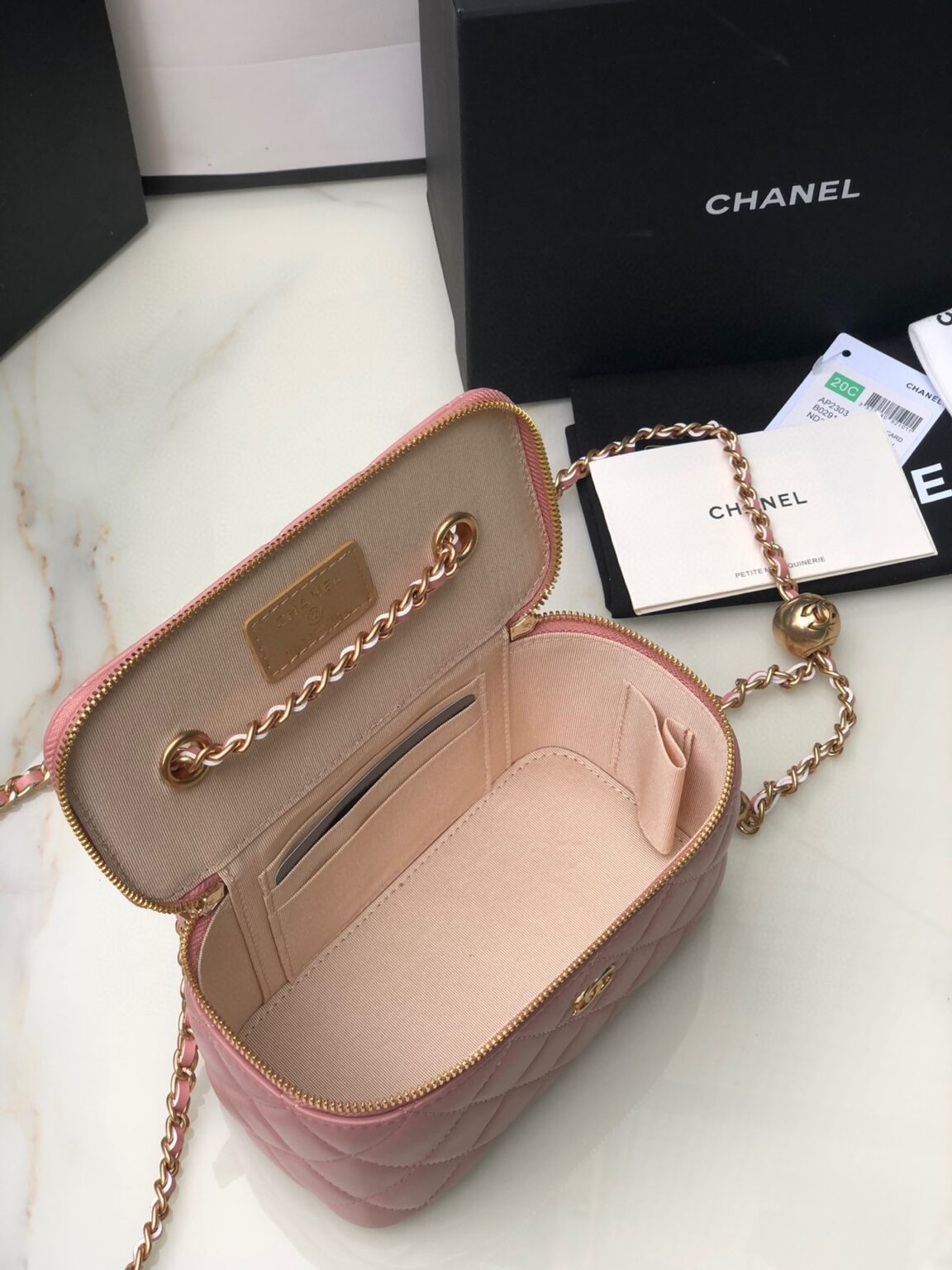 Chanel Classic Vanity 22C Bag with Chain AP2303 - 画像 (3)