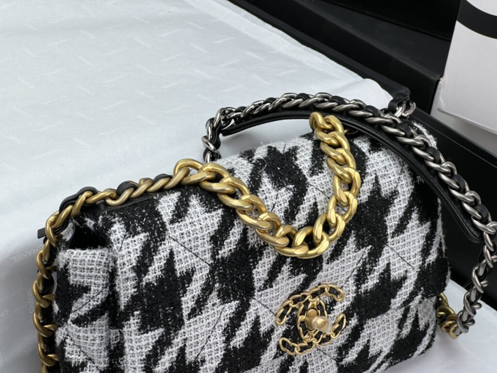 CHANEL 19 HANDBAG AS1161 - 画像 (8)