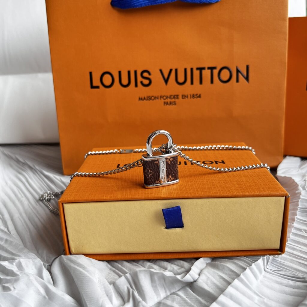 LOUIS VUITTON（ルイヴィトン）LOCK ネックレス M00525 - 画像 (8)