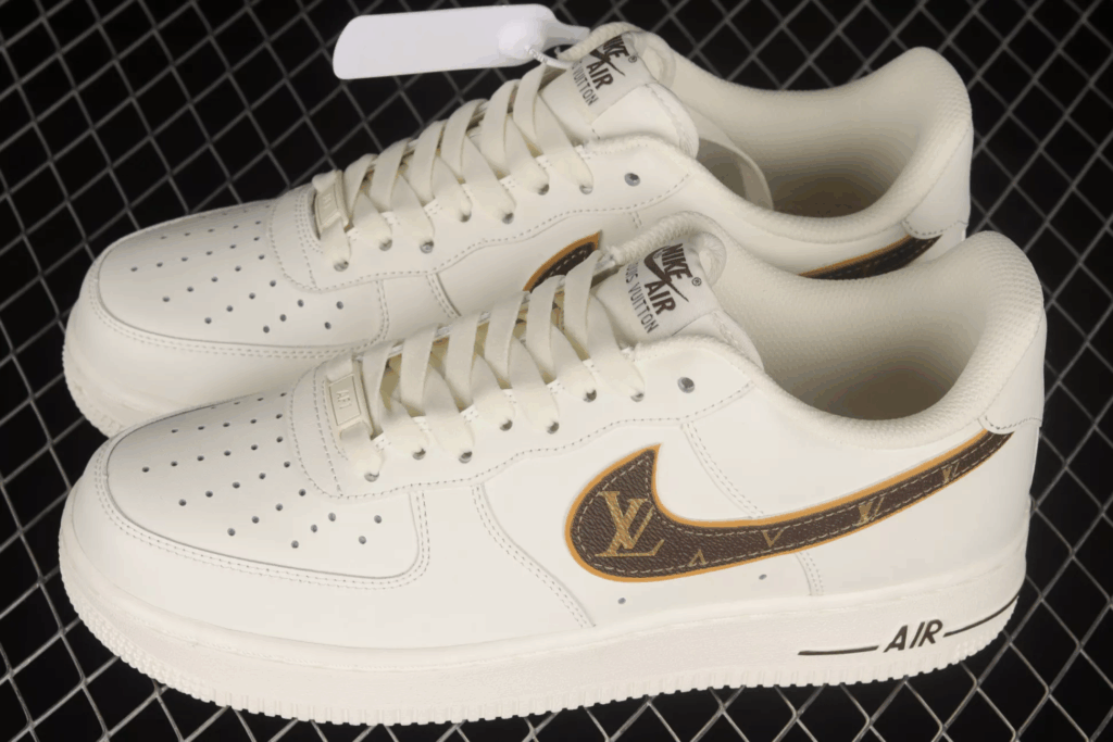 【新商品発売】【今年の新商品】LOUIS VUITTON X NIKE AIR FORCE 1 07 LOW RICE WHITE SHOES SNEAKERS【本物保証】【代金引換】 - 画像 (5)