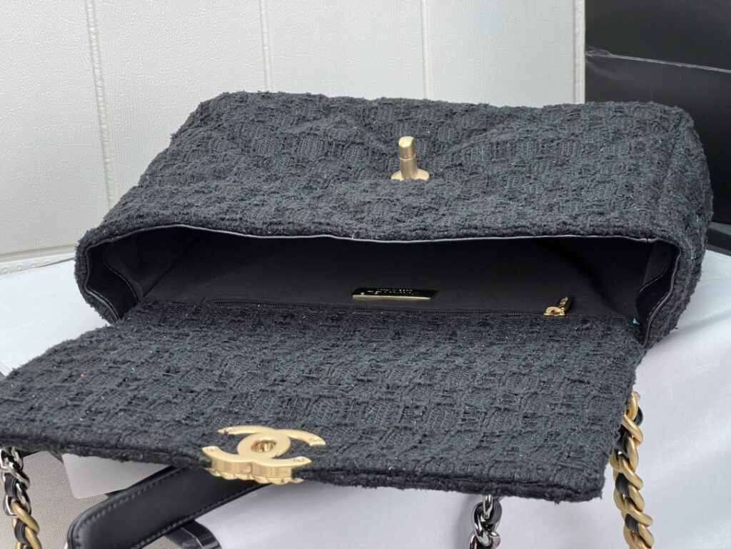CHANEL 19 LARGE HANDBAG AS1161 - 画像 (5)