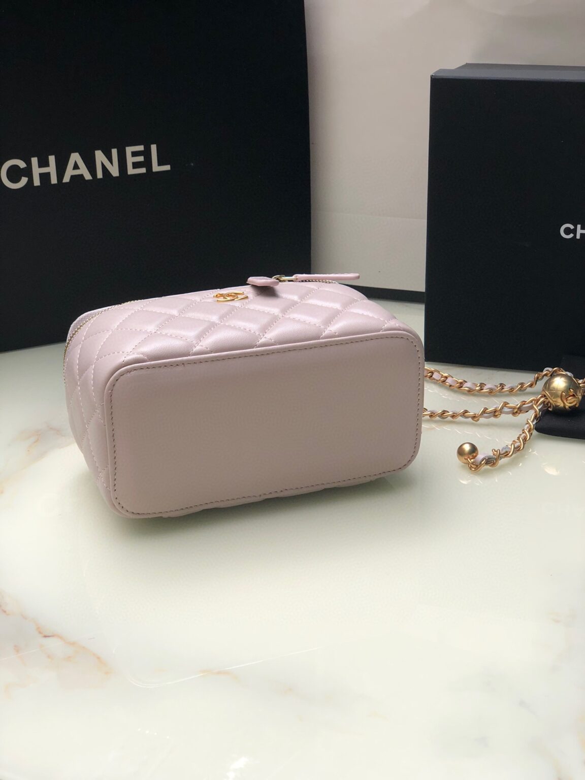 Chanel Classic Vanity 22C Bag with Chain AP2303 - 画像 (6)
