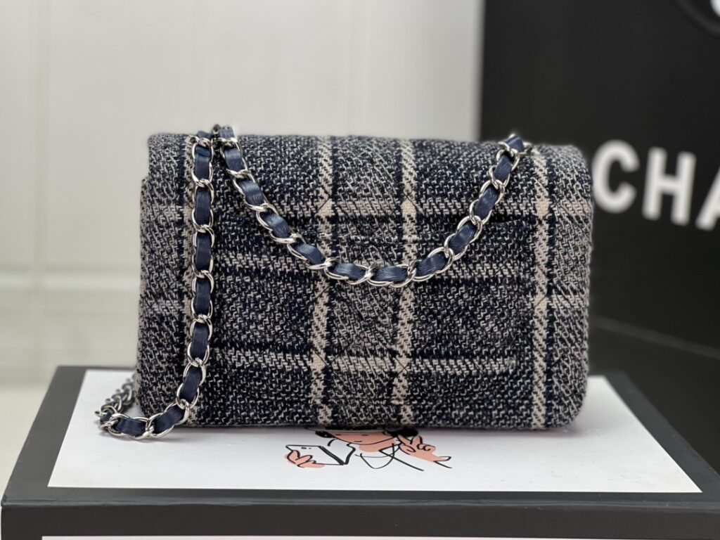 Chanel MINI CLASSIC FLAP BAG 1116 - 画像 (9)