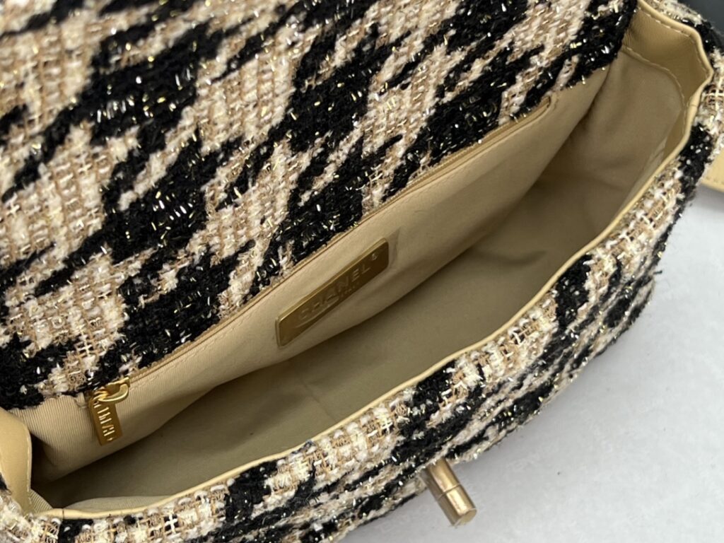 CHANEL 19 HANDBAG AS1161 - 画像 (5)