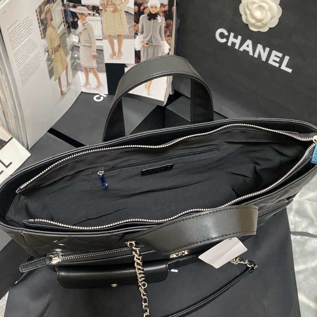 Chanel Calfskin Quilted Ultra Pocket Shopping Tote Navy AS3928 - 画像 (5)