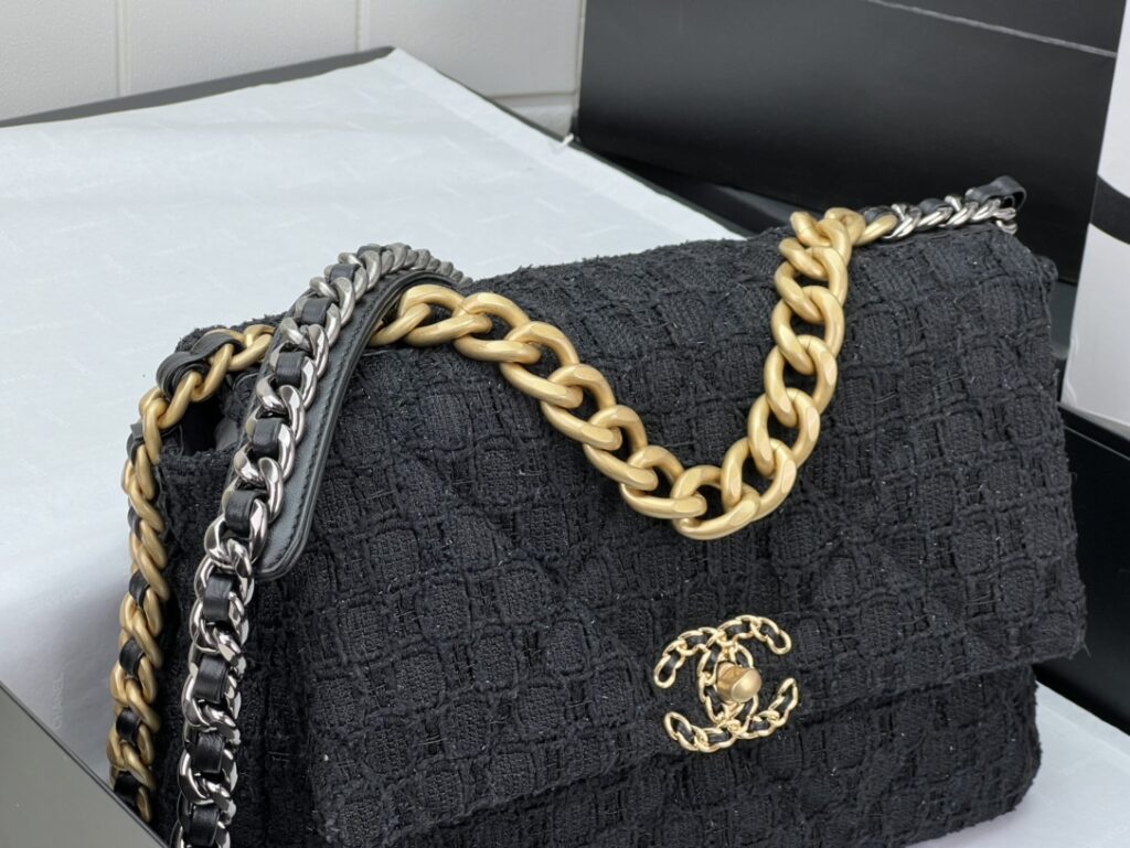 CHANEL 19 LARGE HANDBAG AS1161 - 画像 (8)