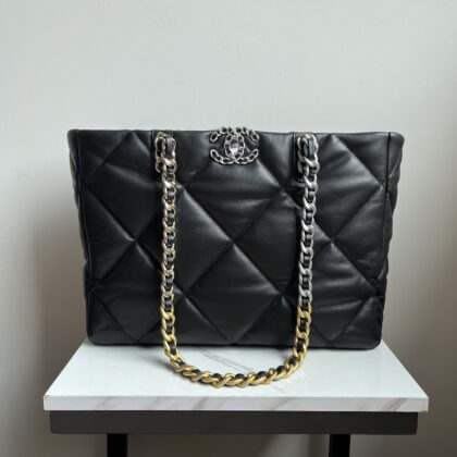CHANEL 19 SHOPPING BAG 3360