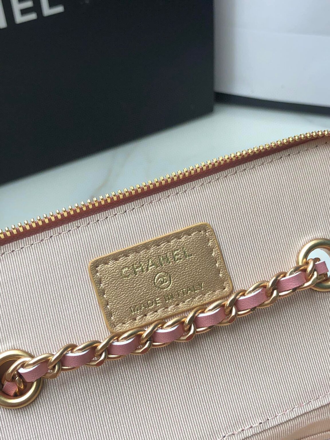 Chanel Classic Vanity 22C Bag with Chain AP2303 - 画像 (4)