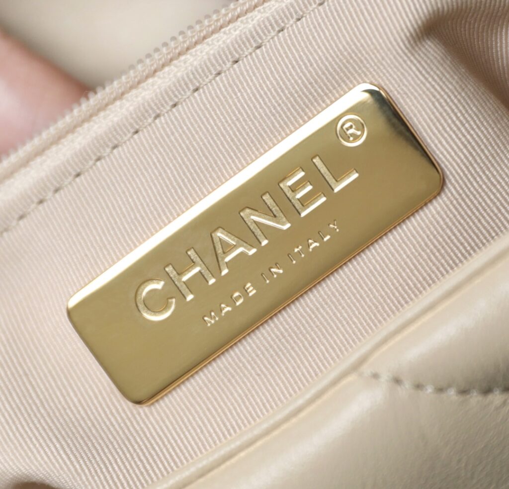 Chanel 19 AS1160 - 画像 (9)