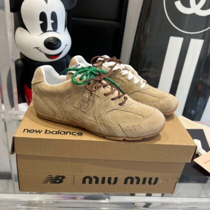 New balace&Miu miu コラボ 人気新品箱付き