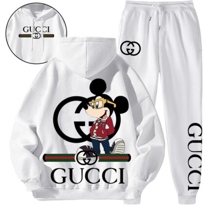【GUCCI】メガネをかけたおしゃれなキャラクターですパーカーのスーツです
