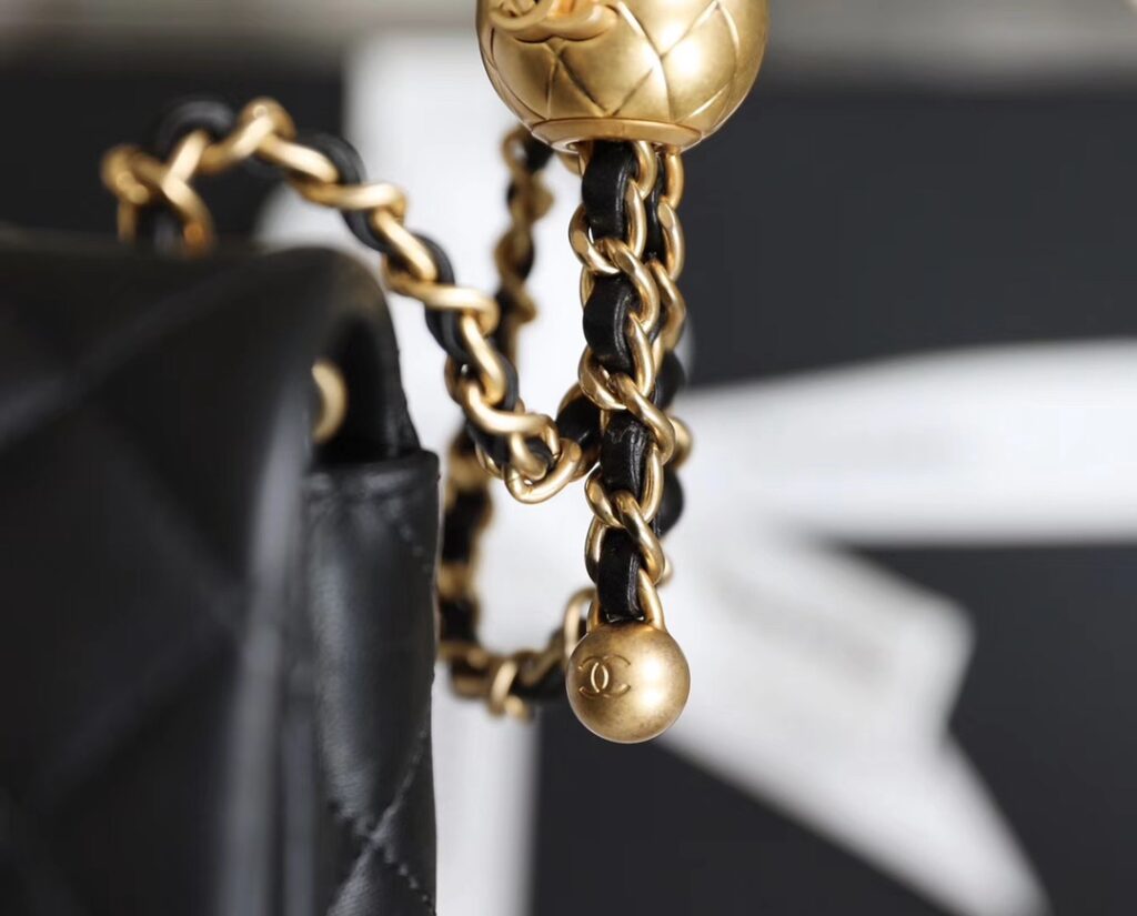 Chanel classic flap mini with golden ball - 画像 (9)