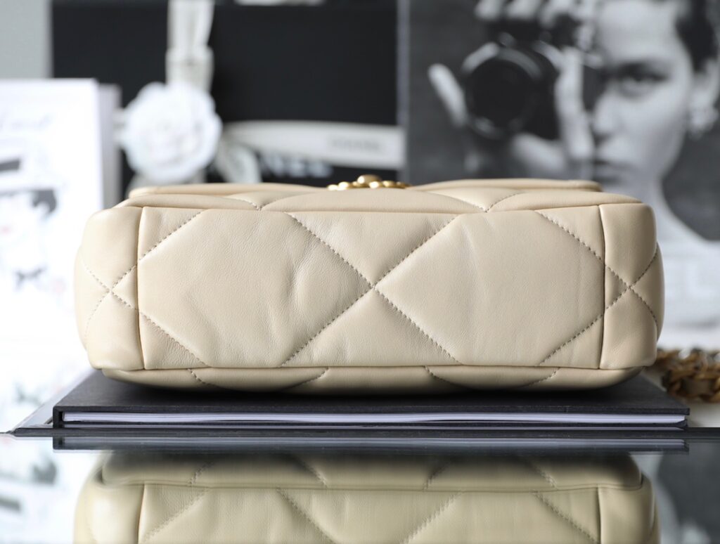Chanel 19 AS1160 - 画像 (6)