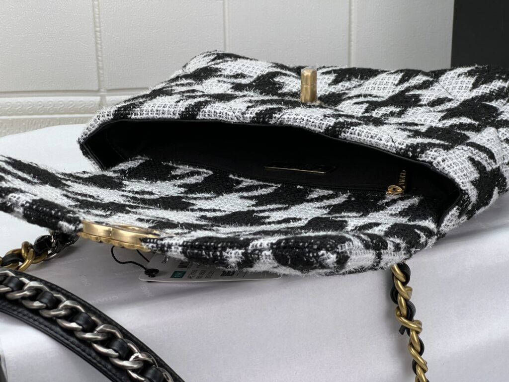 CHANEL 19 HANDBAG AS1161 - 画像 (5)