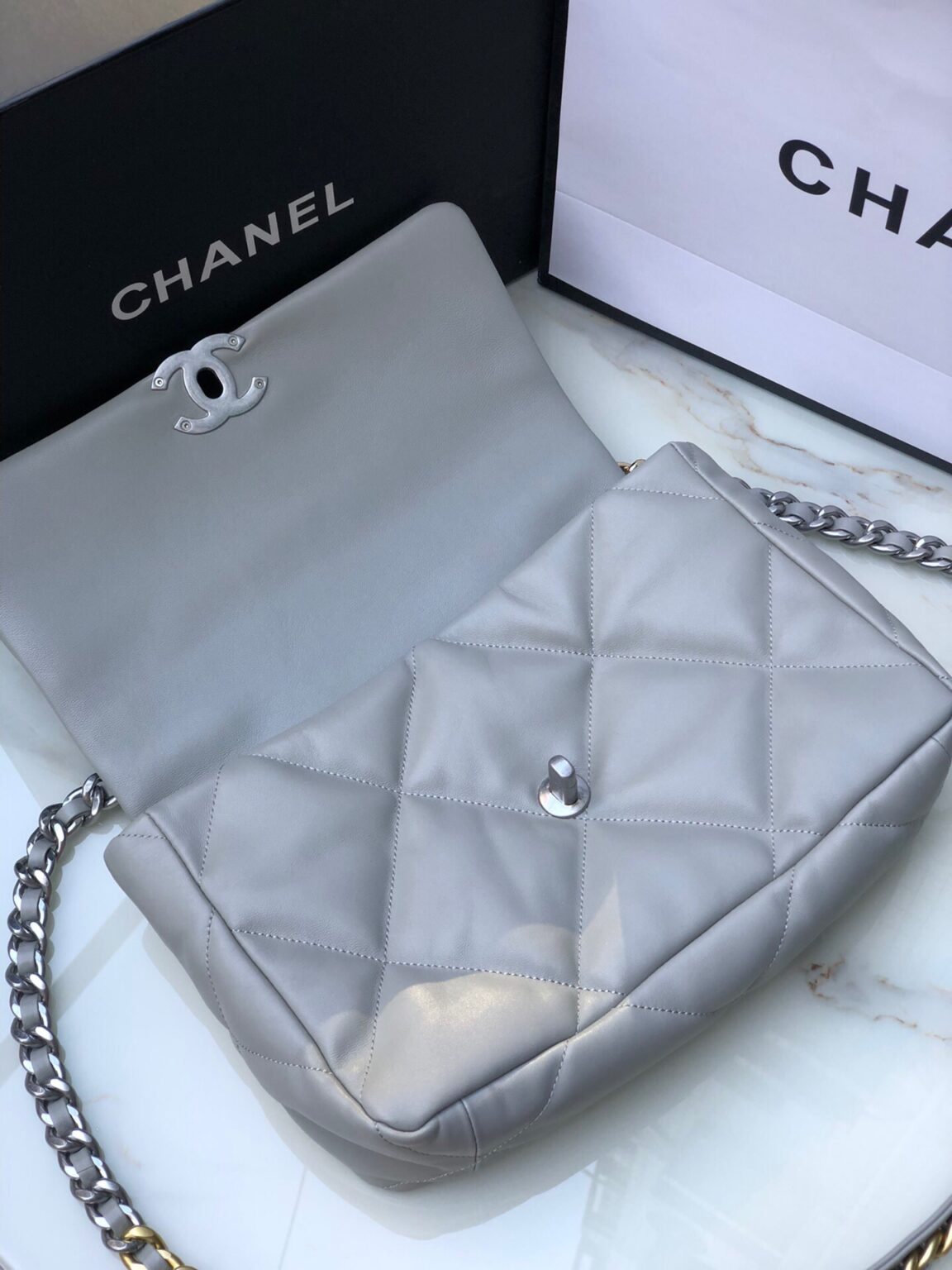 Chanel 19 medium 1161 - 画像 (5)