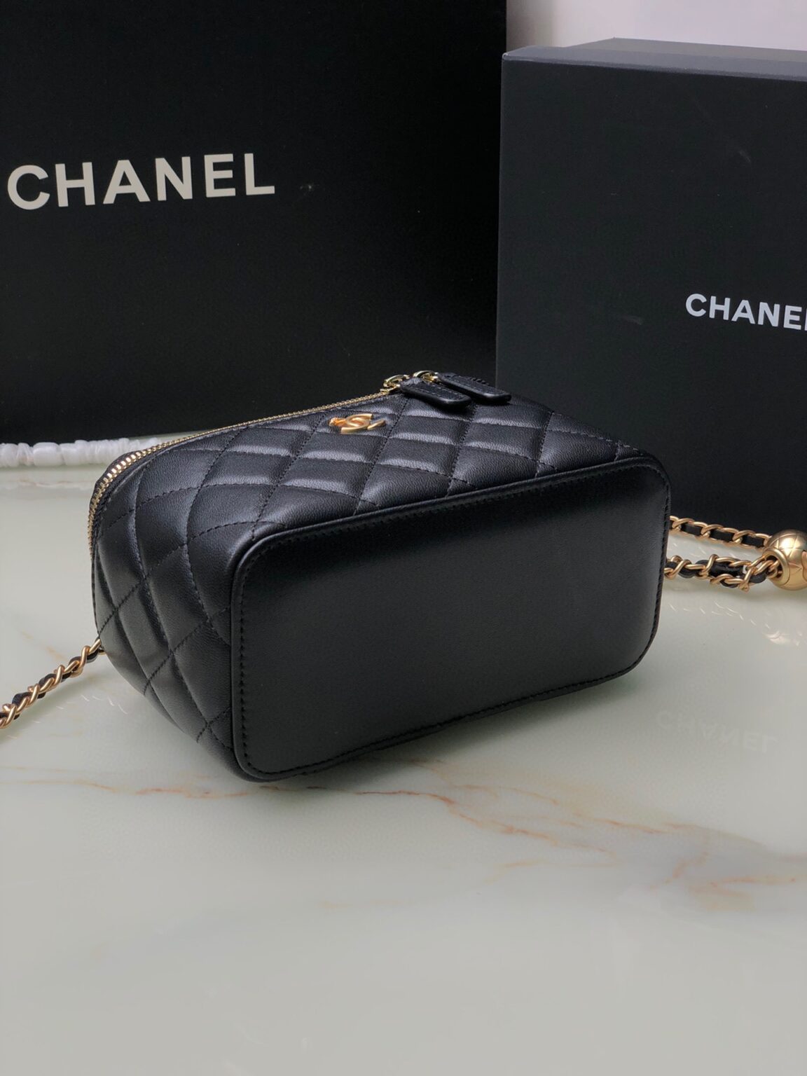 Chanel Classic Vanity 22C Bag with Chain AP2303 - 画像 (13)