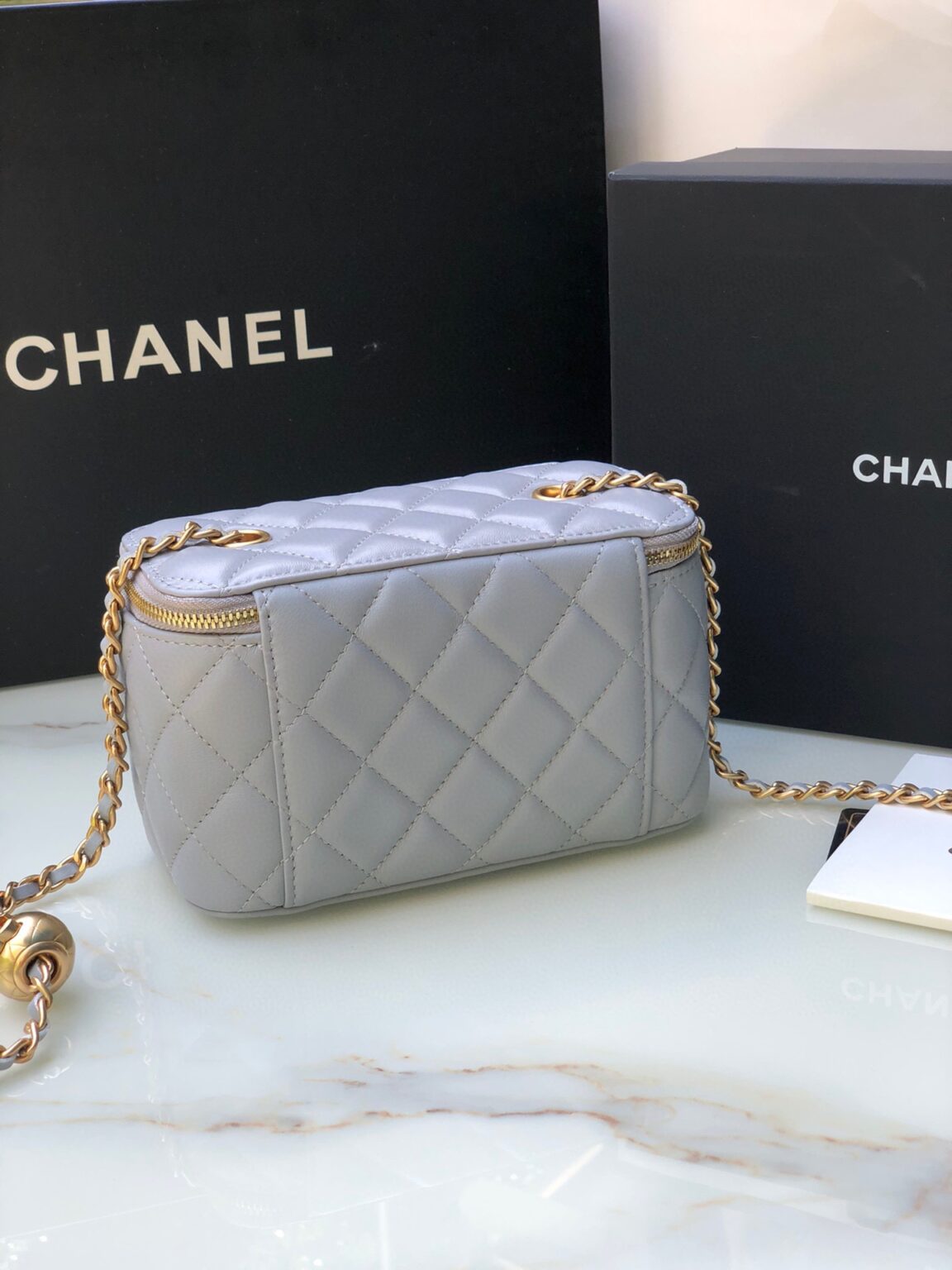 Chanel Classic Vanity 22C Bag with Chain AP2303 - 画像 (8)