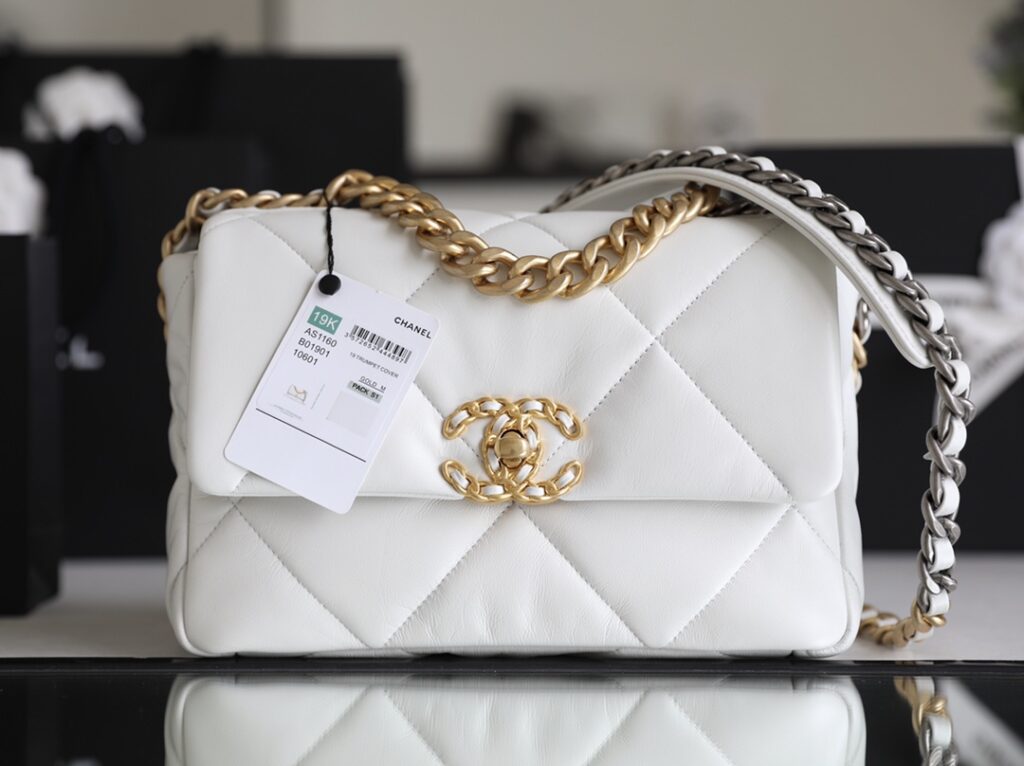 Chanel 19 AS1160 - 画像 (2)