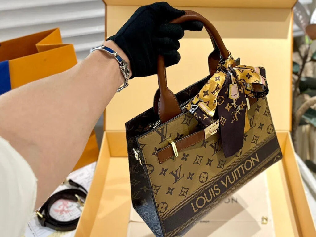 LOUIS VUITTON オンザゴー PM-1 - 画像 (3)
