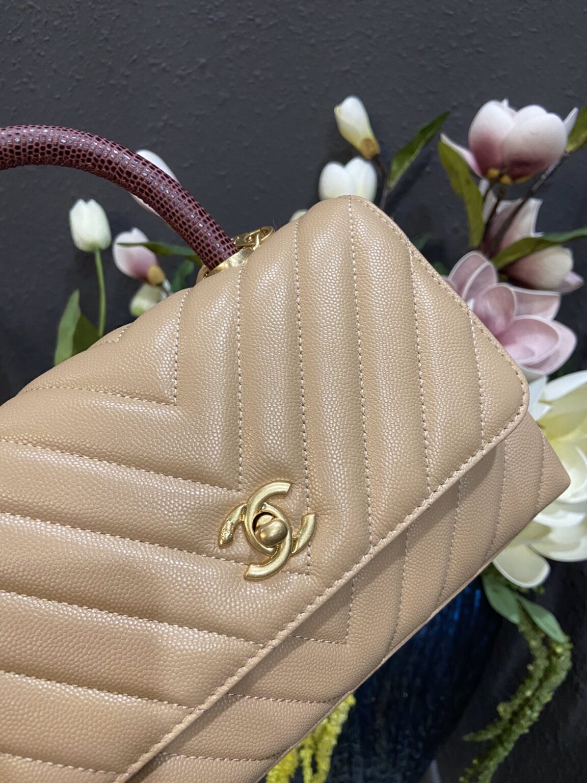 Chanel Cowhide handbag A92990 - 画像 (4)
