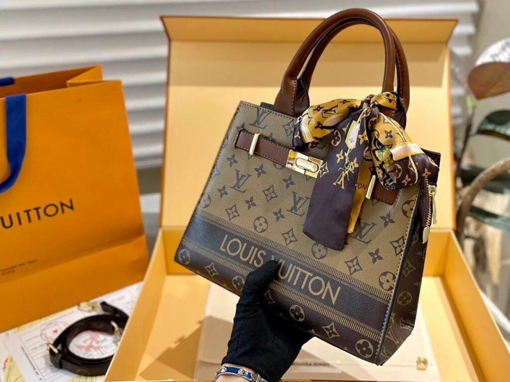 LOUIS VUITTON オンザゴー PM-1 - 画像 (7)