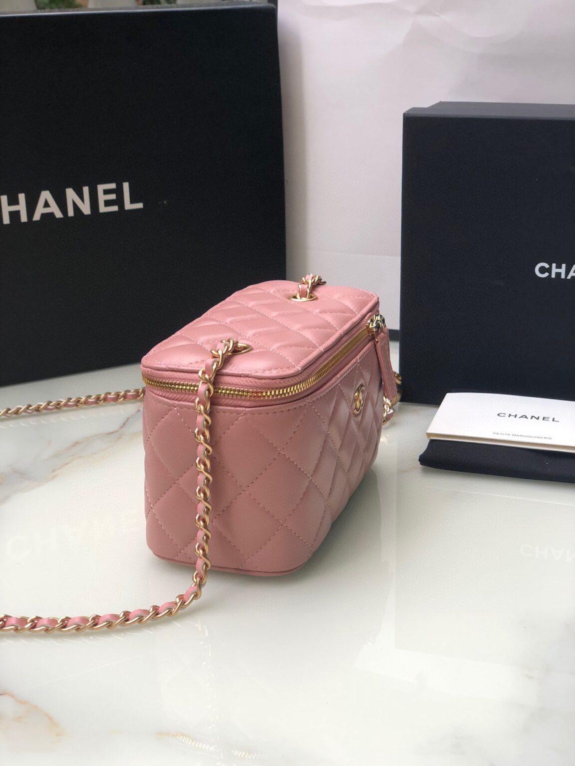 Chanel Classic Vanity 22C Bag with Chain AP2303 - 画像 (9)