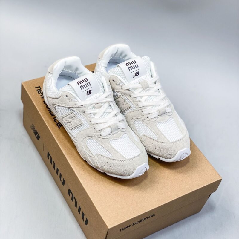 MiuMiu ミュウミュウx NewBalance スニーカー　コラボ - 画像 (4)