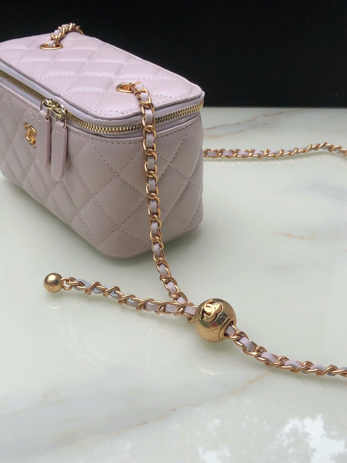 Chanel Classic Vanity 22C Bag with Chain AP2303 - 画像 (5)