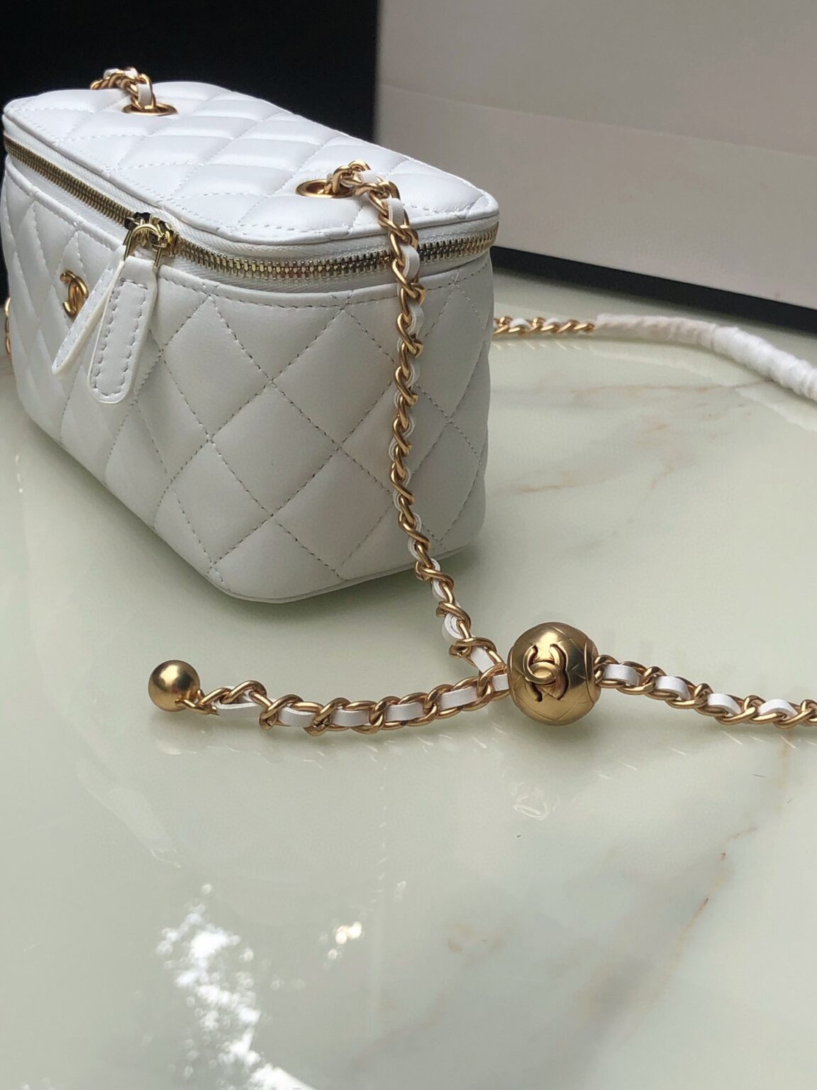 Chanel Classic Vanity 22C Bag with Chain AP2303 - 画像 (3)