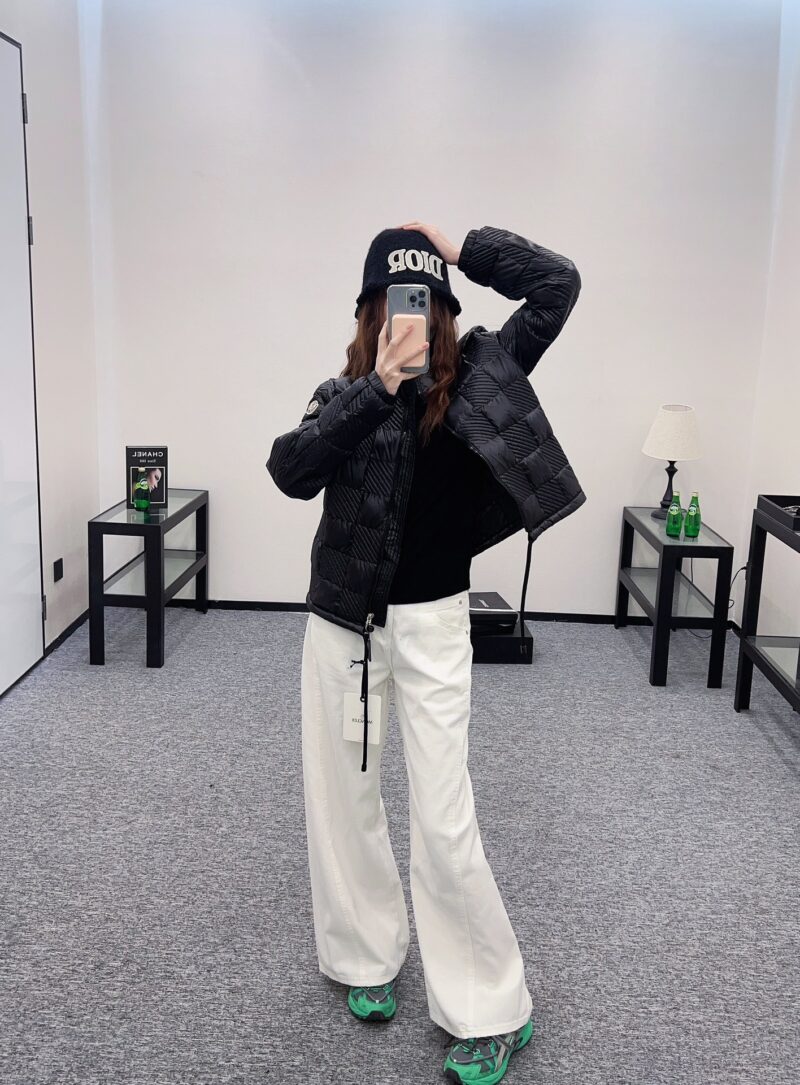 MONCLER ダウンジャケット SS96784 - 画像 (5)