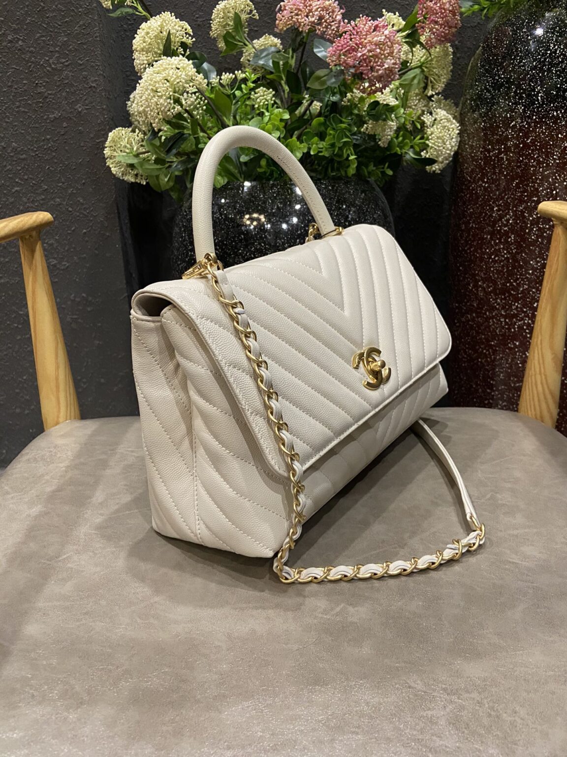 Chanel Cowhide handbag Large 92991 - 画像 (9)