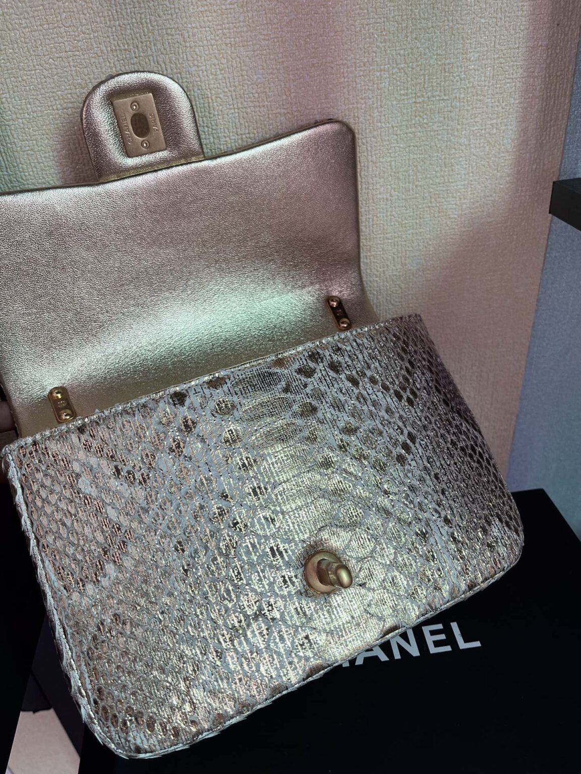 BOLSA CHANEL 2.55 PYTHON FLAP BAG AS3214 - 画像 (5)