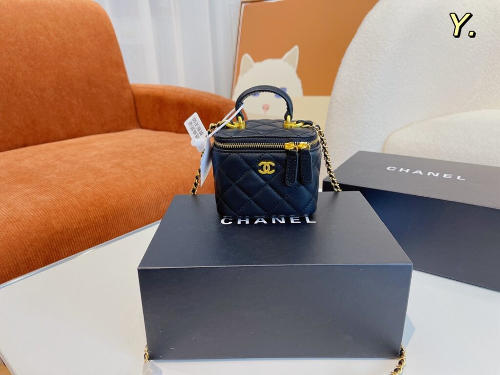 【Chanel 】【シャネル】ショルダーバッグ & クロスボディバッグ 10x7x9 cm - 画像 (3)