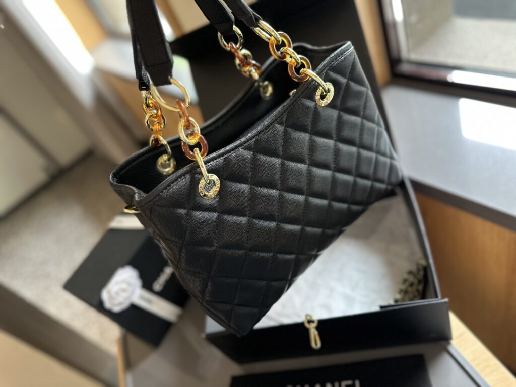 CHANEL 中世のダイヤモンド トートバッグ - 画像 (8)