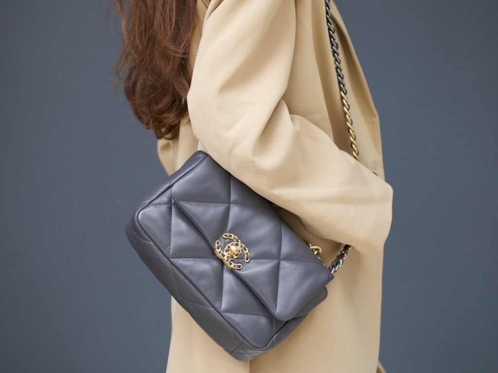 Chanel 19 26CM